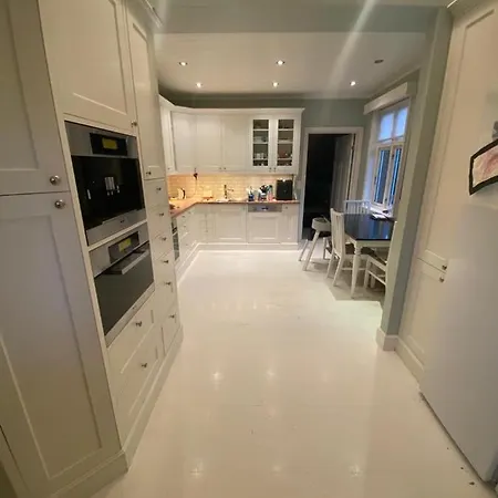 Executive 5 Bedrooms House In Central - 5 Mins Walk From Station Lillestrom