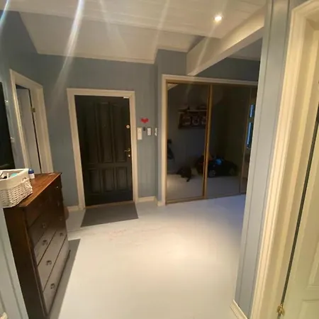Executive 5 Bedrooms House In Central - 5 Mins Walk From Station * Lillestrom