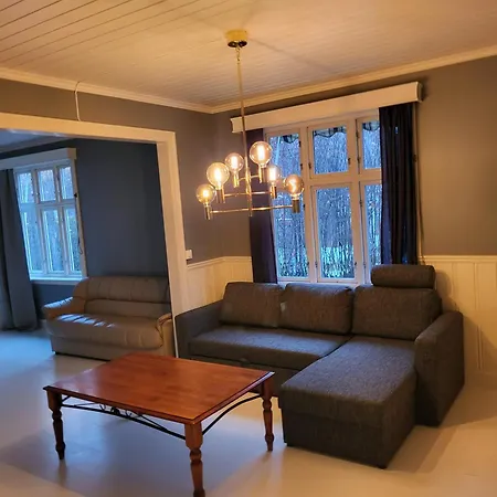 Apartment Executive 5 Bedrooms House In Central - 5 Mins Walk From Station