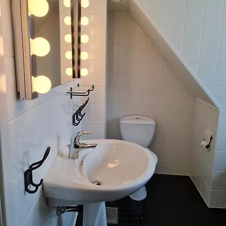 Executive 5 Bedrooms House In Central - 5 Mins Walk From Station * Lillestrom
